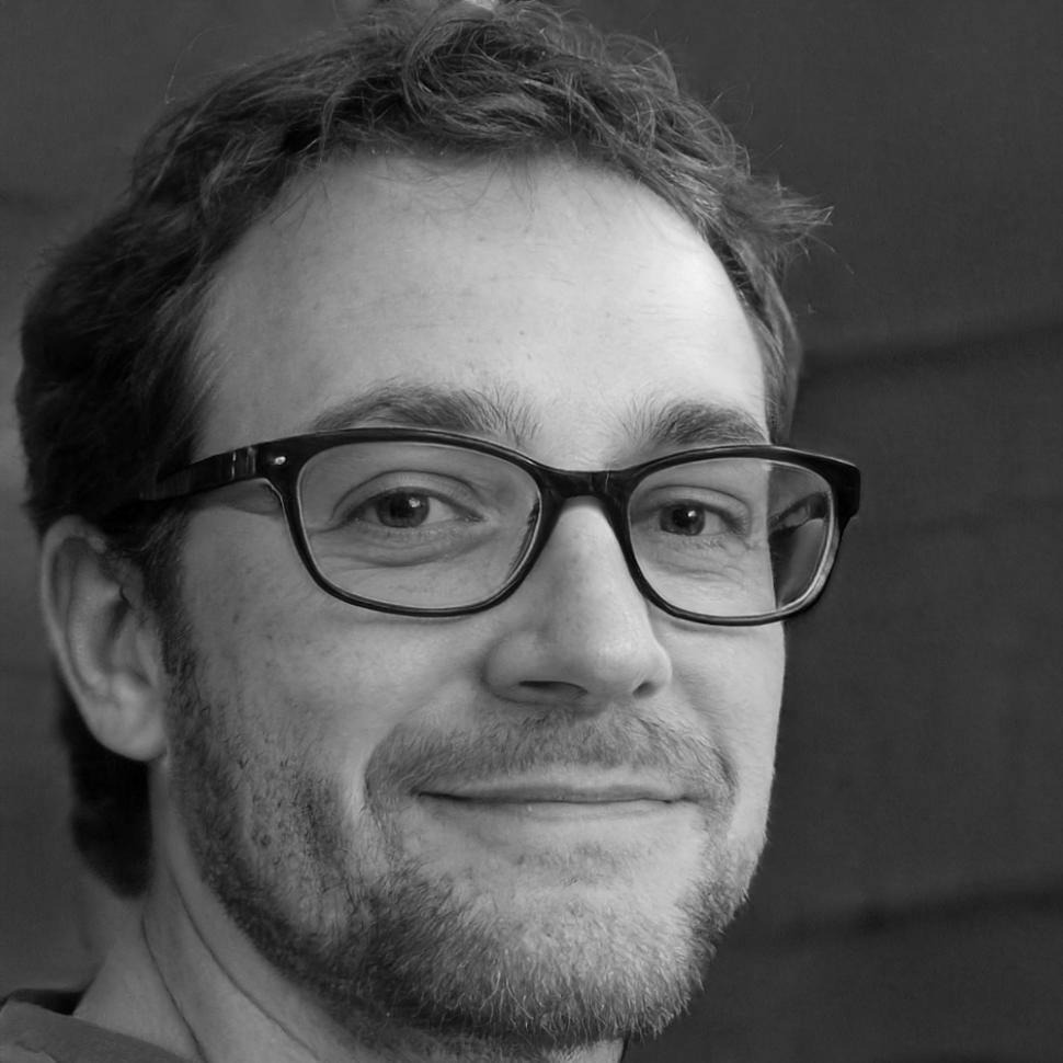 Portrait de Théodore Marquez, spécialiste en psychologie financière
