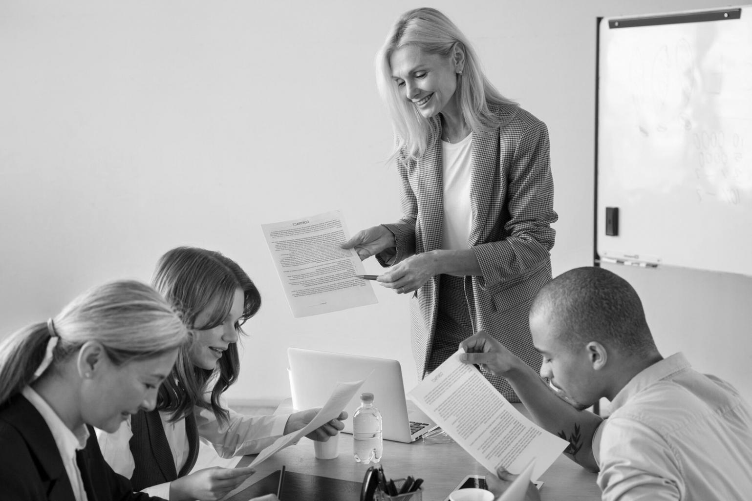 Séance de travail sur le mindset financier avec techniques neuropsychologiques